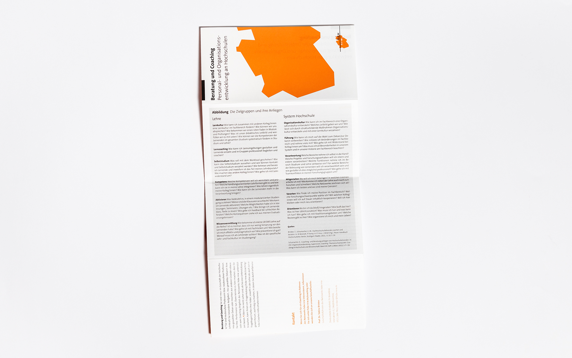 Titelseite mit Anmeldeinformationen und Kontakt